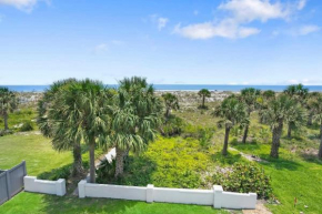 Oceanfront in the heart of St Aug Bch Dogs OK